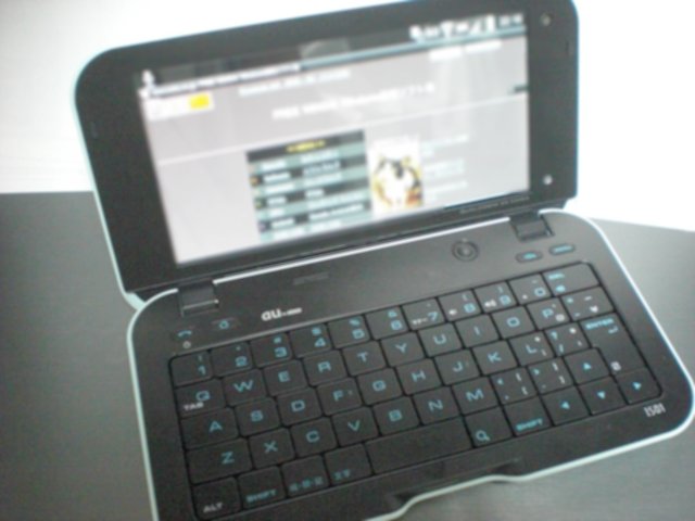 シャープの Android端末 IS01