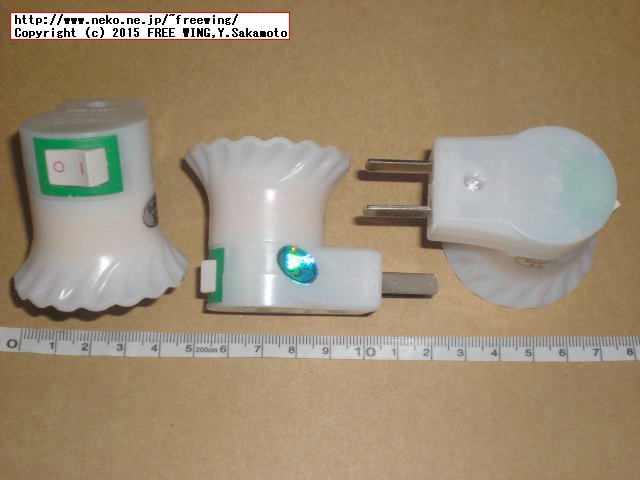 SKU219185 E27電球用のコンセント直付けソケット（スイッチ付き）