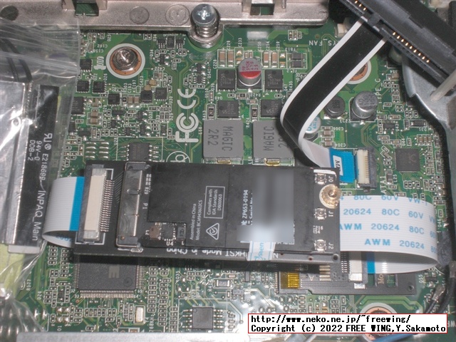 Broadcom BCM943602CSを M75q Tinyに装着した様子