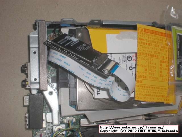Broadcom BCM943602CSを M75q Tinyに装着した様子