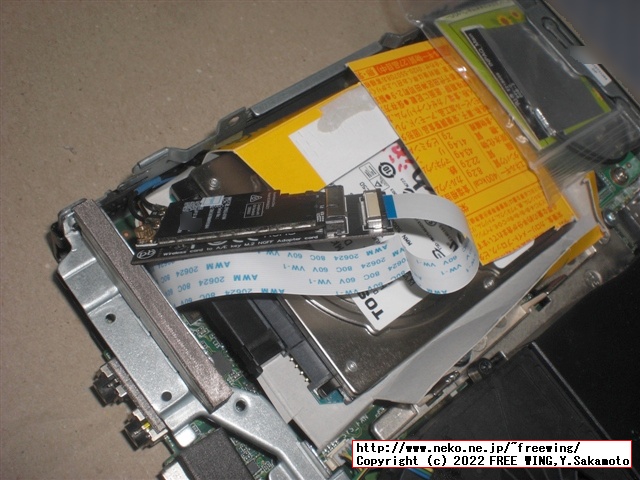 Broadcom BCM943602CSを M75q Tinyに装着した様子