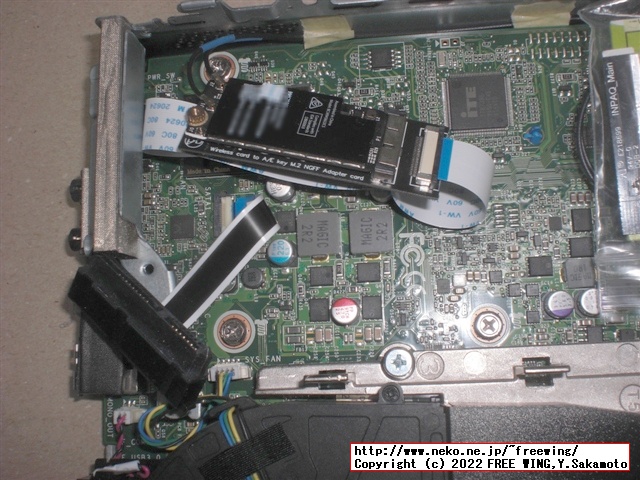 Broadcom BCM943602CSを M75q Tinyに装着した様子