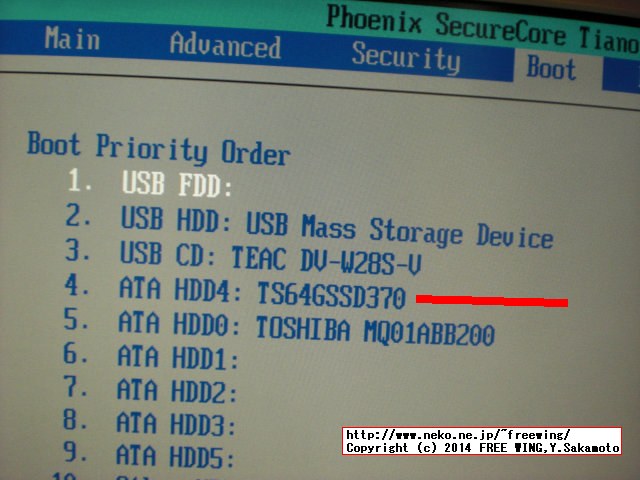 Giada D310ベアボーンに SSDを増設