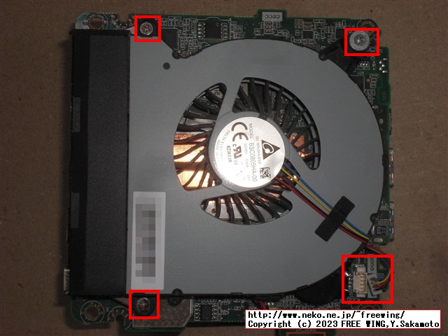 Intel NUC NUC8I5BEHの分解とファンのホコリの掃除の様子