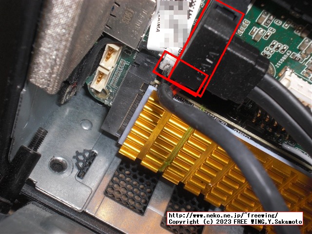 Intel NUC NUC8I5BEHの分解とファンのホコリの掃除の様子