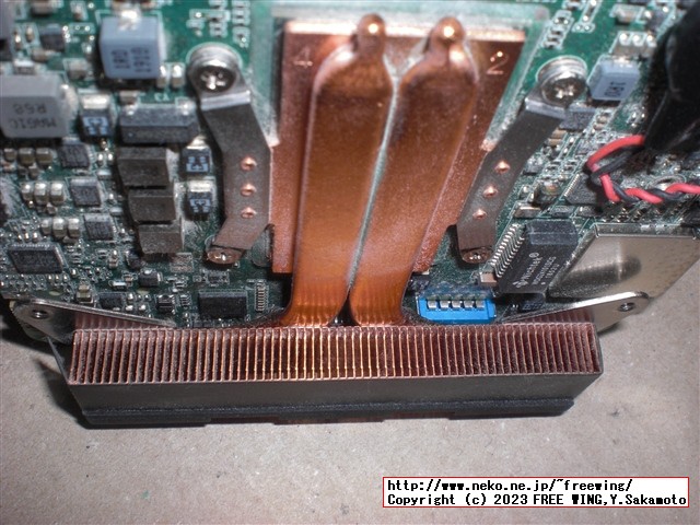 Intel NUC NUC8I5BEHの分解とファンのホコリの掃除の様子