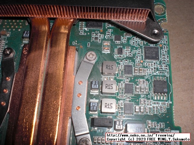 Intel NUC NUC8I5BEHの分解とファンのホコリの掃除の様子