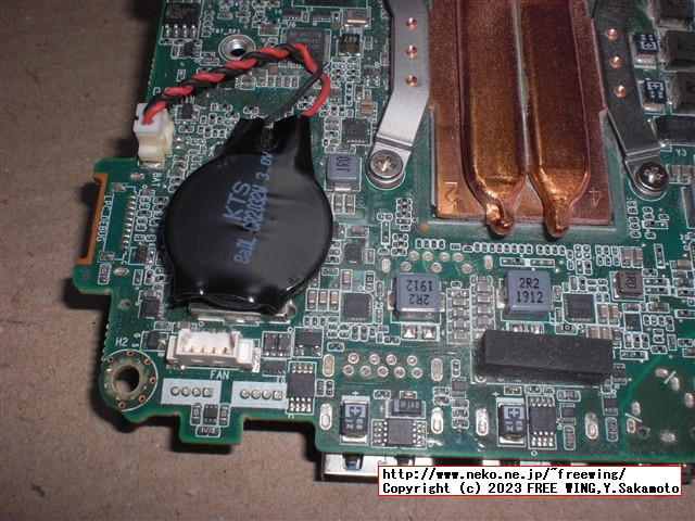 Intel NUC NUC8I5BEHの分解とファンのホコリの掃除の様子