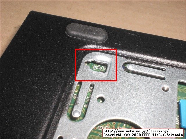 Lenovo ThinkCentre M75q-1 Tiny AMD Ryzen 5 PRO 3400GEの裏ブタを開ける方法を写真で解説