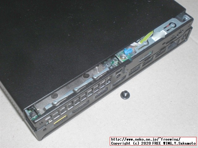 Lenovo ThinkCentre M75q-1 Tiny AMD Ryzen 5 PRO 3400GEの筐体の分解方法を写真で解説