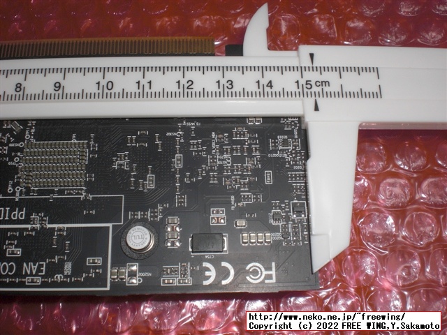 玄人志向の Radeon RX 6400のグラボ RD-RX6400-E4GB/LPの写真