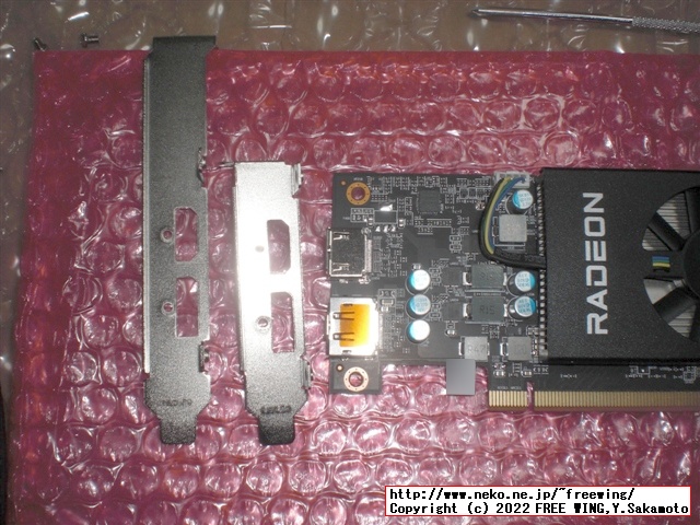 玄人志向の Radeon RX 6400のグラボ RD-RX6400-E4GB/LPの写真