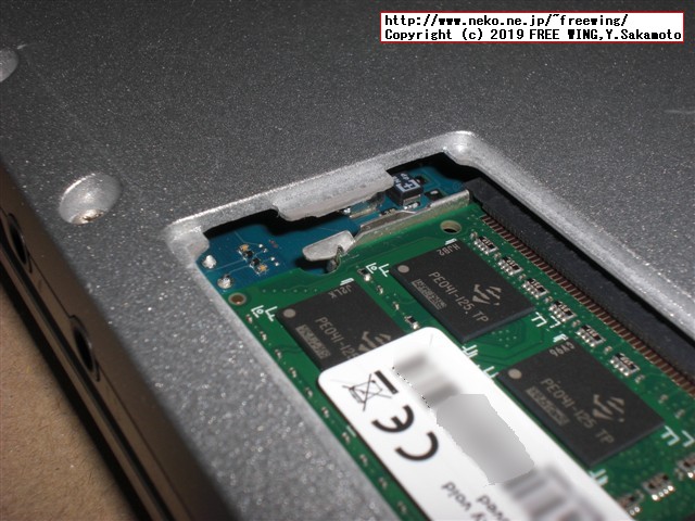 レッツノート CF-NX4のメインメモリに 8GBを増設して 12GBにアップグレードする手順の写真解説