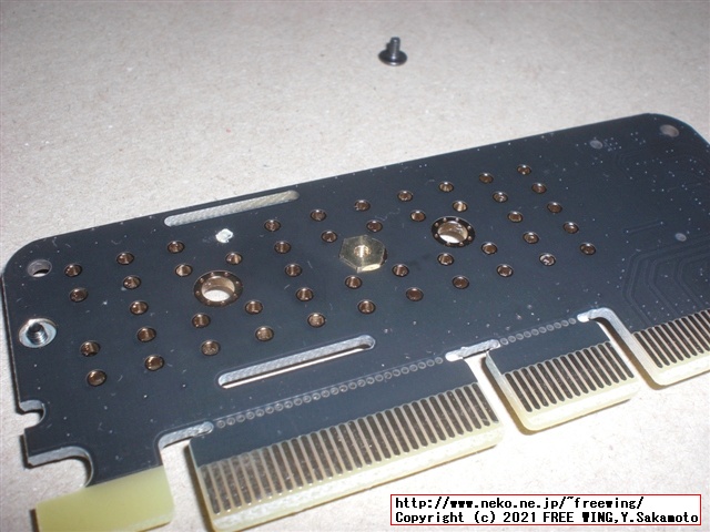 PCIe x4用 M.2 NVMe SSD増設カード、変換基板 まぎまぎ