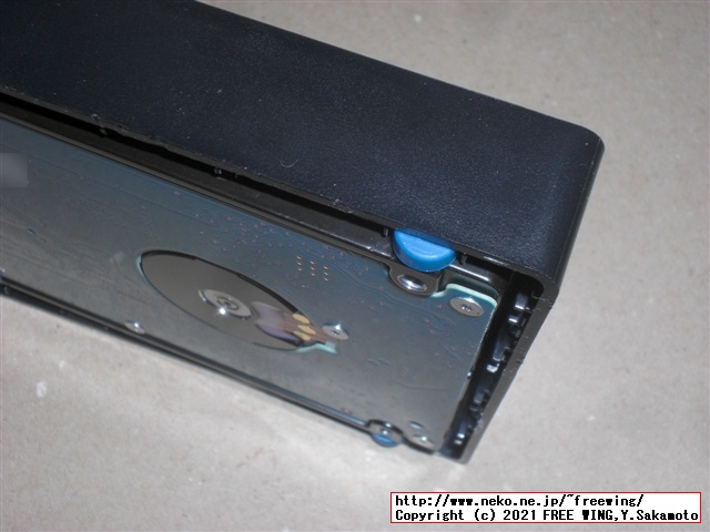 USB 3.0接続の 5TBの大容量ポータブル HDD Seagate Expansion STEA5000402の分解方法を写真で解説