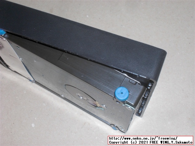 USB 3.0接続の 5TBの大容量ポータブル HDD Seagate Expansion STEA5000402の分解方法を写真で解説