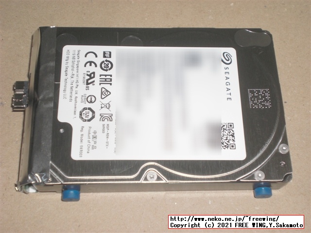 USB 3.0接続の 5TBの大容量ポータブル HDD Seagate Expansion STEA5000402の分解方法を写真で解説