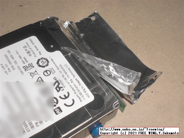 USB 3.0接続の 5TBの大容量ポータブル HDD Seagate Expansion STEA5000402の分解方法を写真で解説