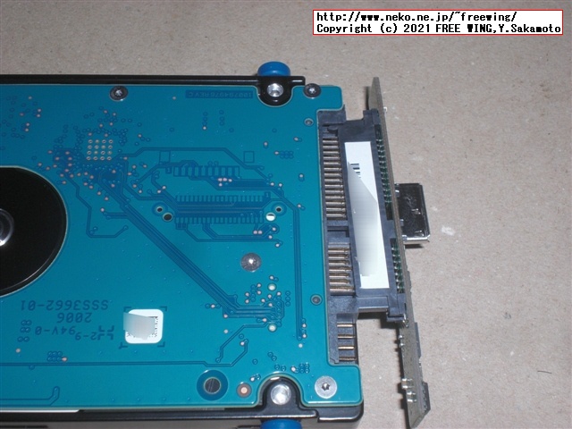 USB 3.0接続の 5TBの大容量ポータブル HDD Seagate Expansion STEA5000402の分解方法を写真で解説