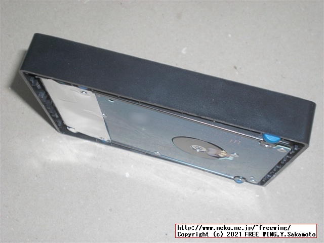 USB 3.0接続の 5TBの大容量ポータブル HDD Seagate Expansion STEA5000402の分解方法を写真で解説