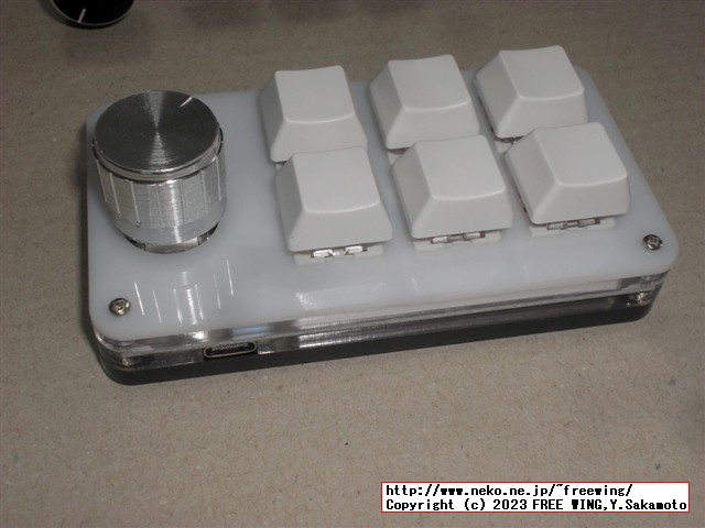 ロータリーエンコーダ付きの中華製の格安なプログラマブル USBキーボード