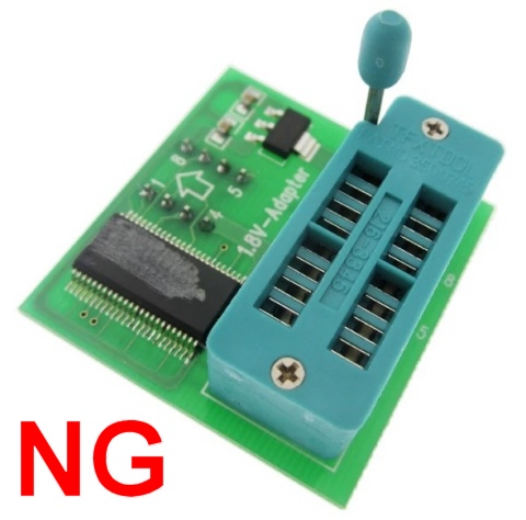 +1.8Vアダプタ NG品、IC表面に削りが有り、ICの型番を判別できない