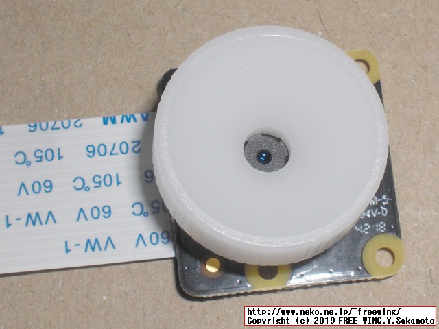 Raspberry Pi Camera Module V2 RaspiCamの謎の白い部品はピント調整用の治具