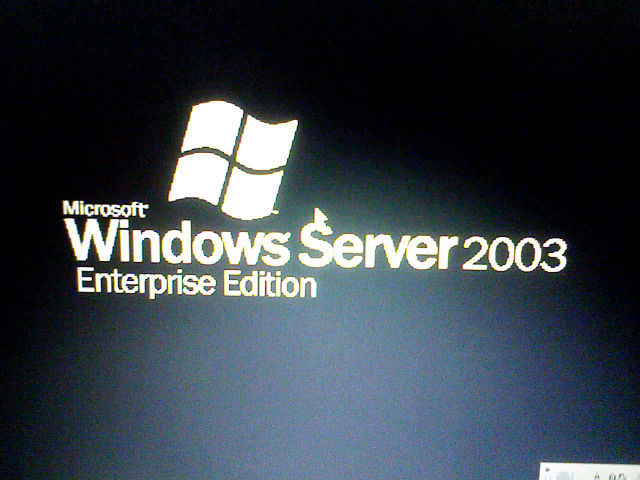 Windows Server 2003をインストール中