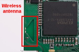 Raspberry Pi Zero Wの無線アンテナはプリント基板上に回路パターンとして作リこまれています(公式ページより抜粋)