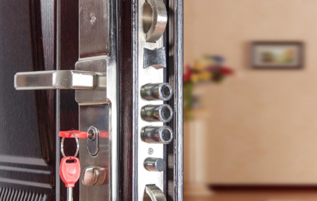 中国で防犯扉として有名な盼盼公司（PanPan）ブランドの扉の写真