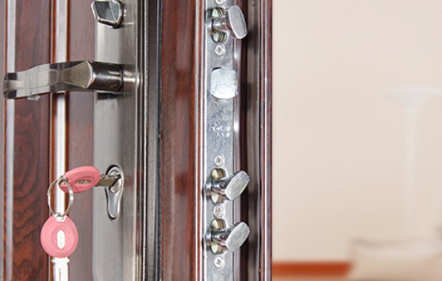 中国で防犯扉として有名な盼盼公司（PanPan）ブランドの扉の写真