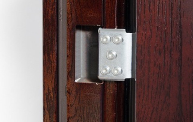 中国で防犯扉として有名な盼盼公司（PanPan）ブランドの扉の写真