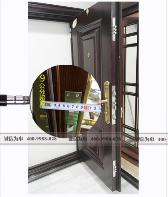 中国で防犯扉として有名な盼盼公司（PanPan）ブランドの扉の写真