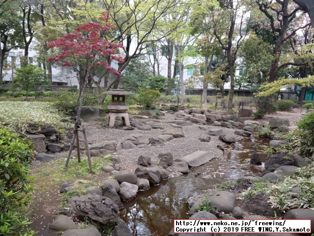 草月会館 草月ホール隣の高橋是清翁記念公園