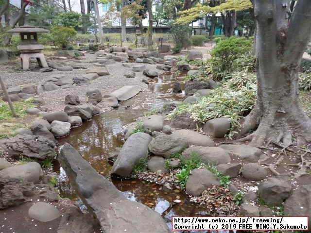 草月会館 草月ホール隣の高橋是清翁記念公園