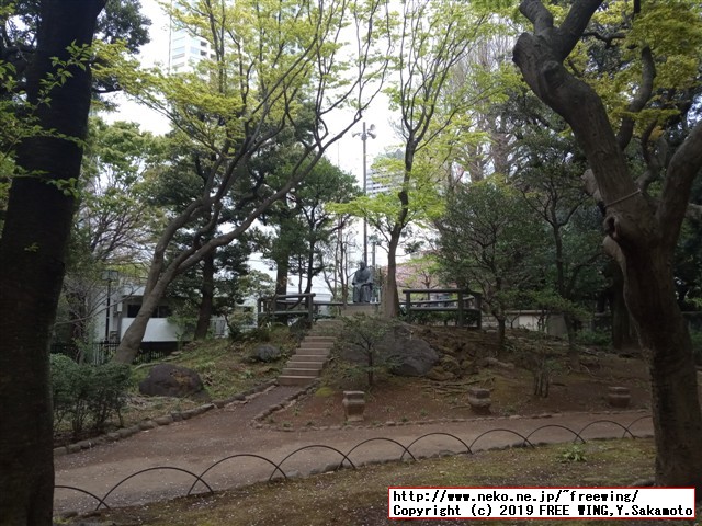 草月会館 草月ホール隣の高橋是清翁記念公園