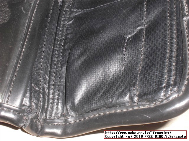 10年使用経過の吉田カバンの財布 LUGGAGE LABEL NEW LINER WALLET 青ラベルの黒、写真レビュー