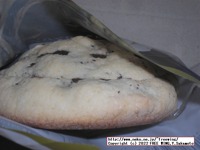 ローソンとゴディバのコラボ、ショコラメロンパンを買ってみた！写真レビュー