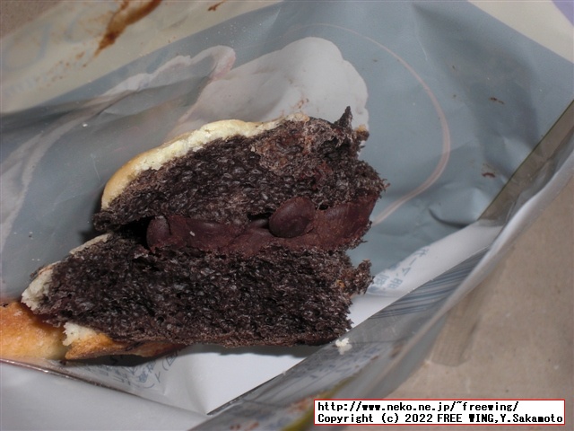 ローソンとゴディバのコラボ、ショコラメロンパンを買ってみた！写真レビュー