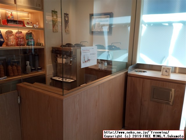 蜷尾家の店舗写真とホワイトデー限定品の「いちご×ブラックチョコレート」の写真