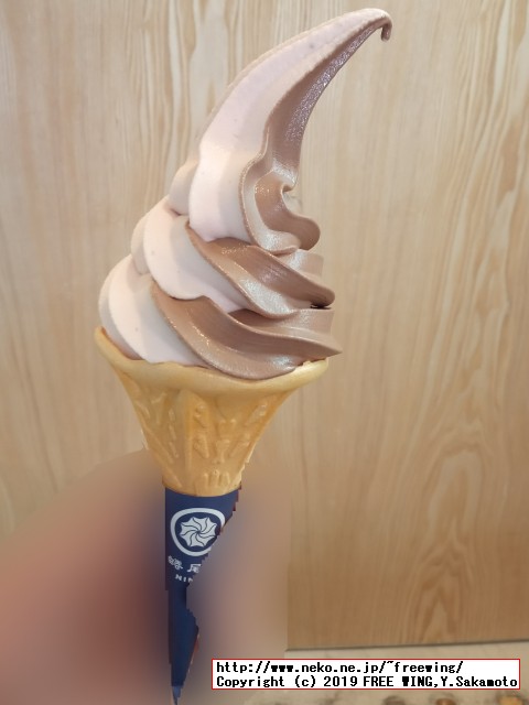 蜷尾家の店舗写真とホワイトデー限定品の「いちご×ブラックチョコレート」の写真