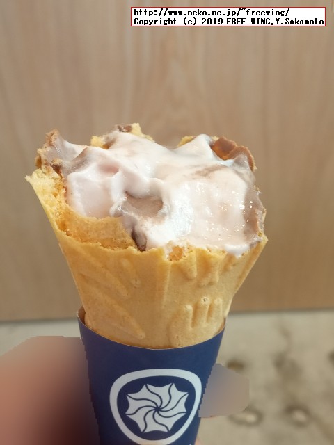 蜷尾家の店舗写真とホワイトデー限定品の「いちご×ブラックチョコレート」の写真