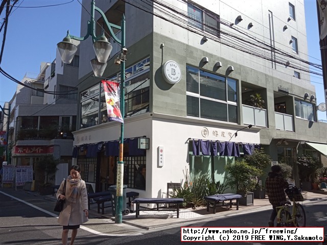 蜷尾家の店舗写真とホワイトデー限定品の「いちご×ブラックチョコレート」の写真