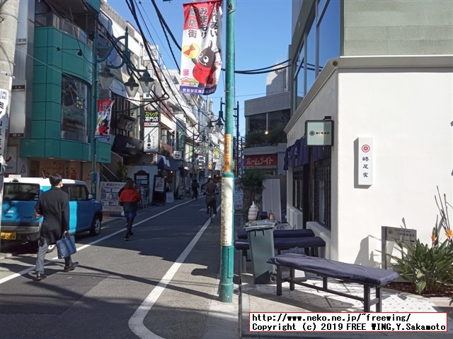 蜷尾家の店舗写真とホワイトデー限定品の「いちご×ブラックチョコレート」の写真