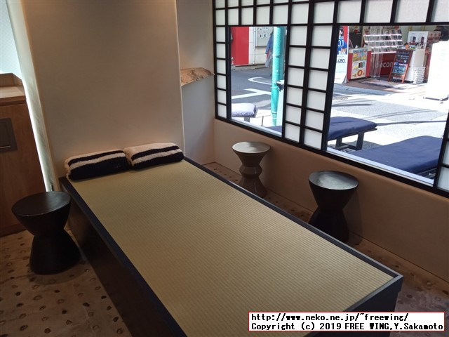 蜷尾家の店舗写真とホワイトデー限定品の「いちご×ブラックチョコレート」の写真