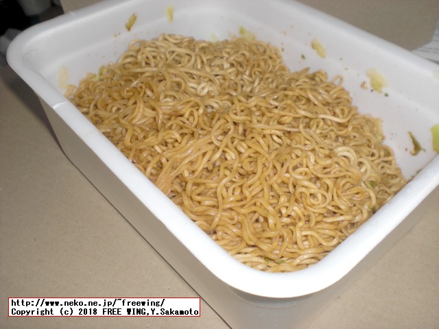 まるか食品のペヤング ソースやきそば 超超超大盛 GIGAMAXの写真