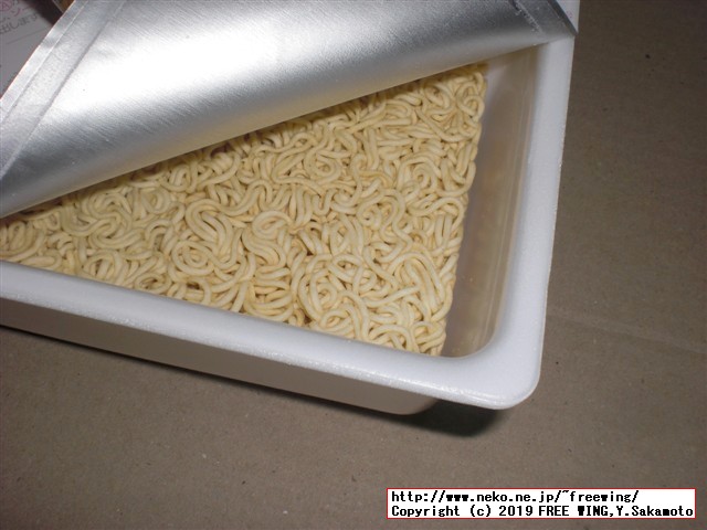 まるか食品のペヨング 塩ガーリックやきそばの写真