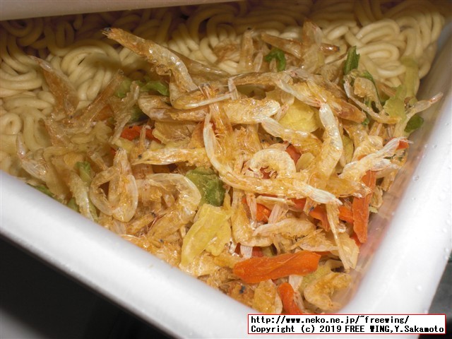 まるか食品のペヤング ソースやきそば 海老やきそばの写真