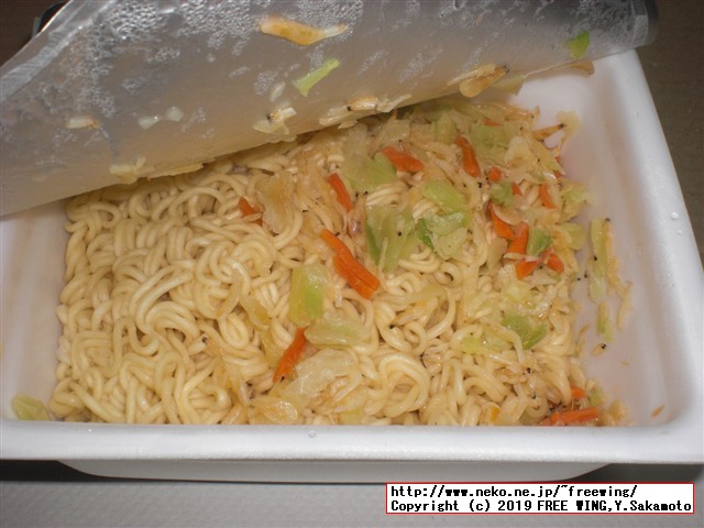 まるか食品のペヤング ソースやきそば 海老やきそばの写真