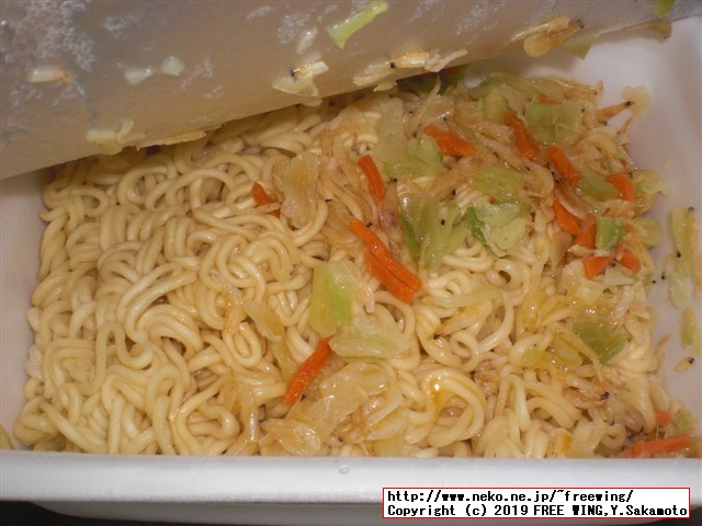 まるか食品のペヤング ソースやきそば 海老やきそばの写真